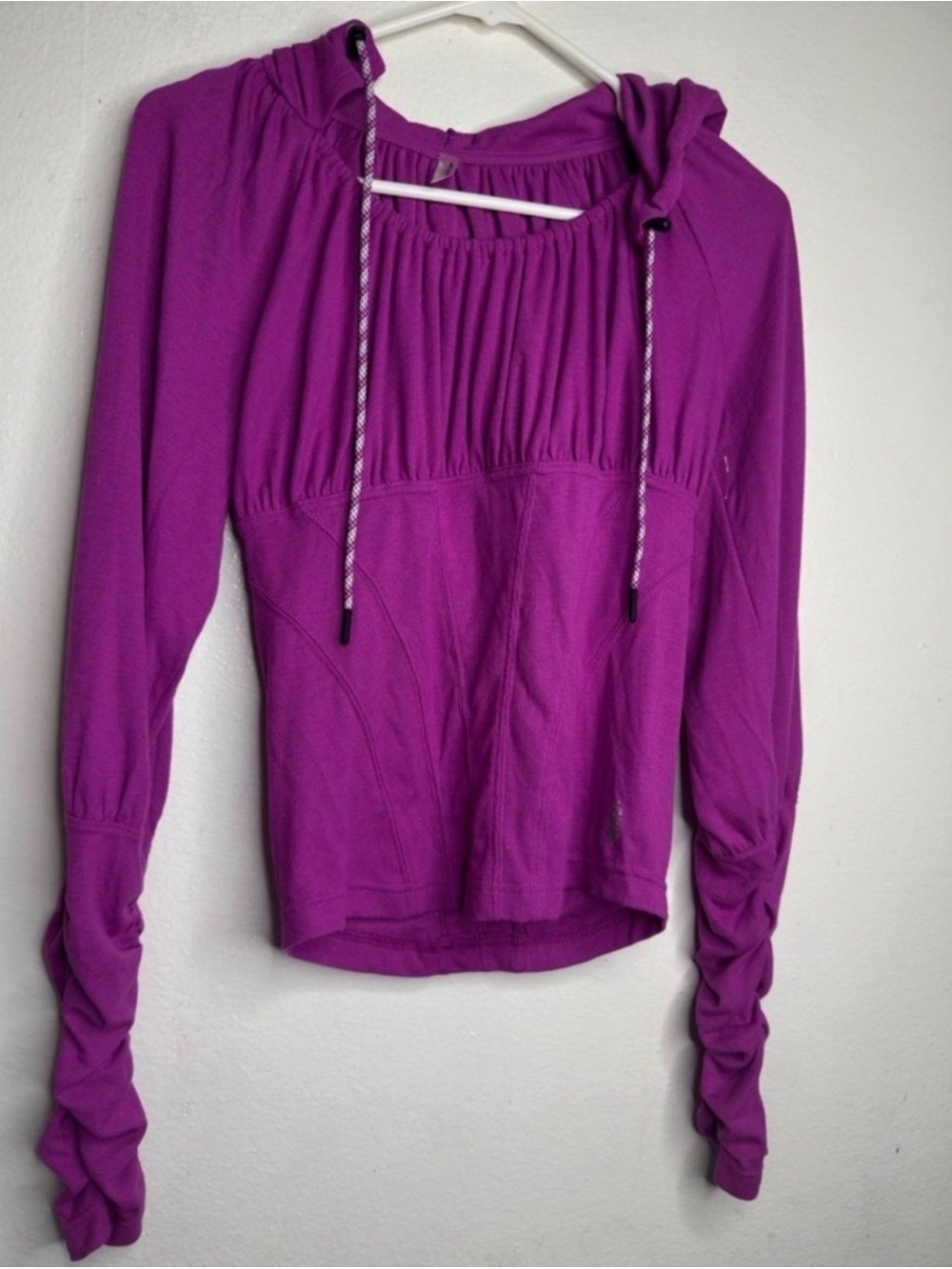FP Movement Ruched Sleeve Hooded Corset Top XS Magenta Berry Pullover NWOT - Picture 5 of 7